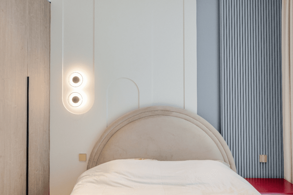 Modern bedroom interior design in Dubai