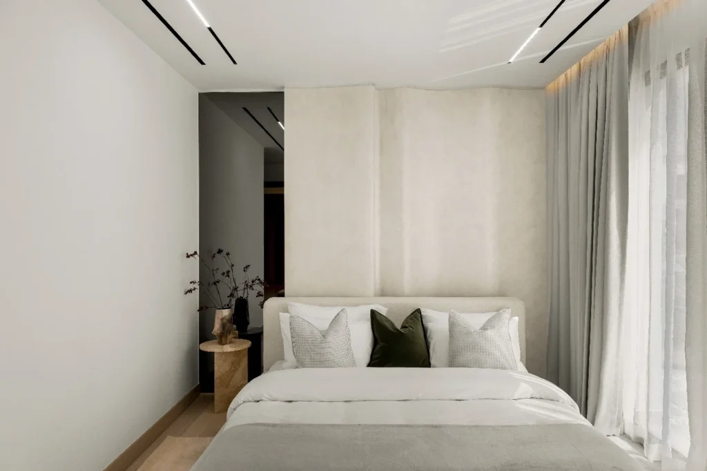 Modern bedroom interior design in Dubai